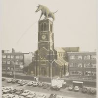 Le clocher de l&#039;église Saint-Joseph de La Louvière par Bertrand Gobbaerts