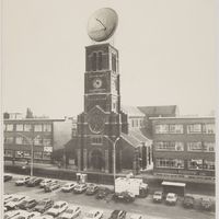 Le clocher de l&#039;église Saint-Joseph de La Louvière par Costas Tsoclis