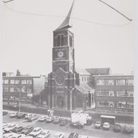 Le clocher de l&#039;église Saint-Joseph de La Louvière par Francis Dusépulchre