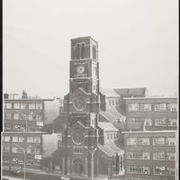 Le clocher de l&#039;église Saint-Joseph de La Louvière par Jean Messagier