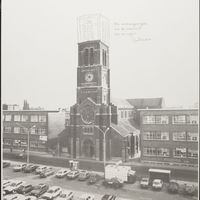 Le clocher de l&#039;église Saint-Joseph de La Louvière par Louis Scutenaire