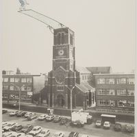 Le clocher de l&#039;église Saint-Joseph de La Louvière par Pierre Puttemans